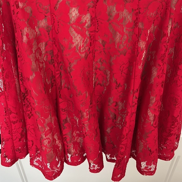 Women’s formal dress, red lace with nude lining, slim, 2P, worn once - Picture 3 of 5